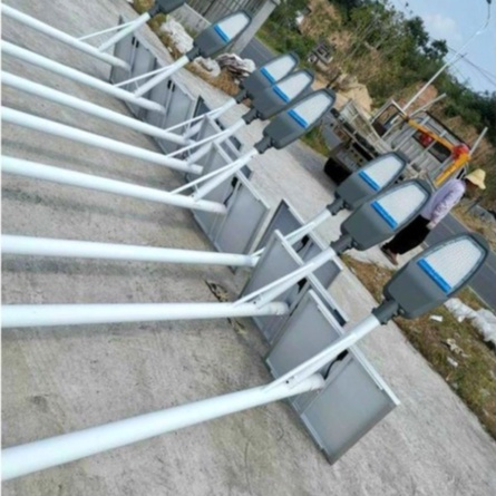 Đèn năng lượng mặt trời chiếu sáng công trình 600W, Tấm pin năng lượng mặt trời công suất lớn, Bảo hành 2 năm