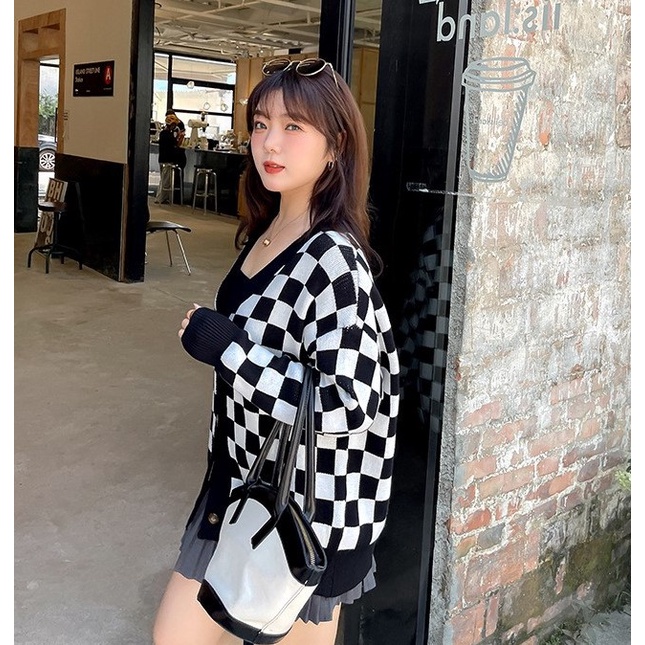 Áo khoác cardigan nữ hoạ tiết bàn cờ Lylibeauty chất áo len nỉ form rộng - dáng dài chất nỉ dày dặn giữ form TL17