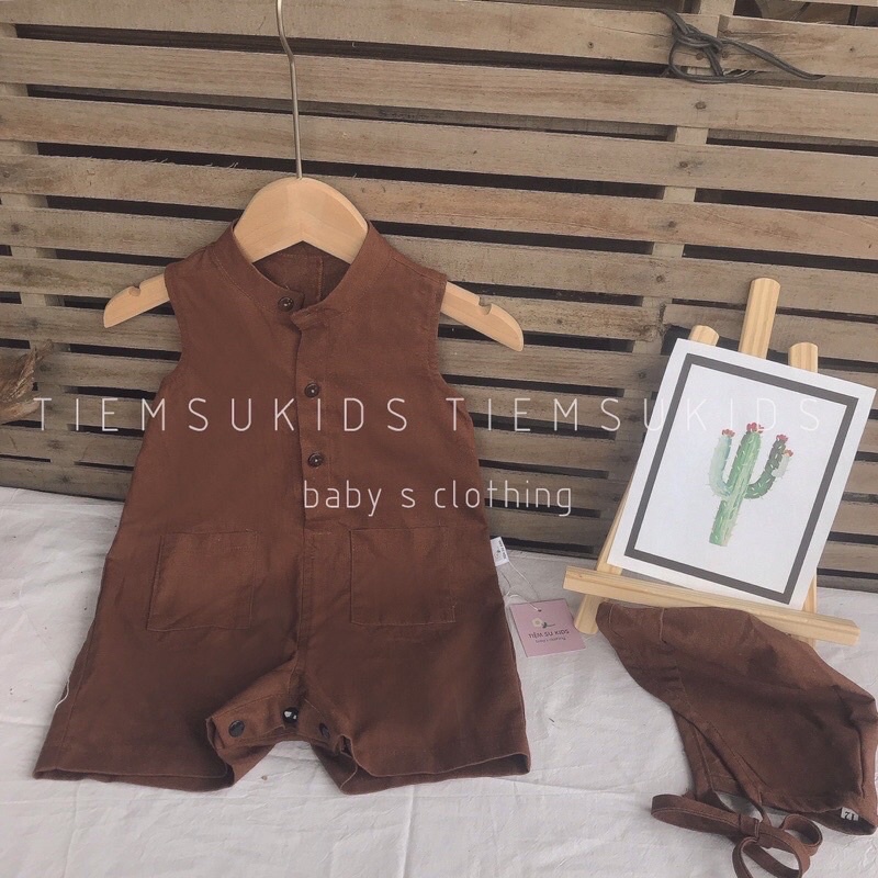 Suit liền thân cổ tàu kèm nón cho bé trai linen màu nâu