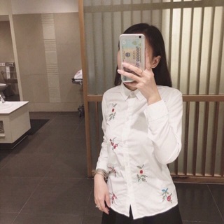 Áo sơ mi thêu hoa sang chảnh