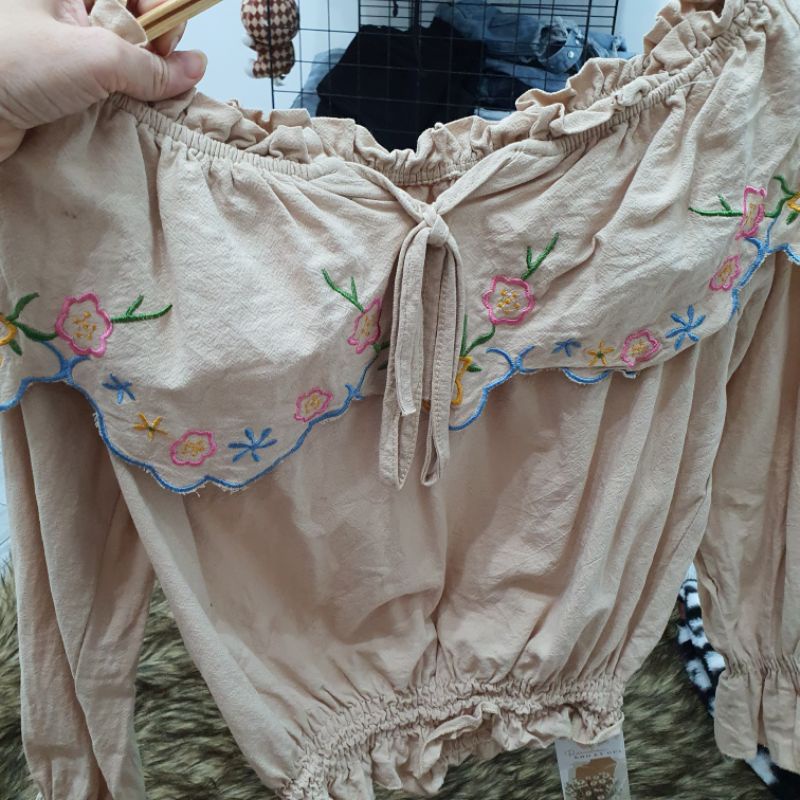 Áo xô thêu hoa bẹt vai vintage màu nude hàng thùng mới 99% đẹp rẻ