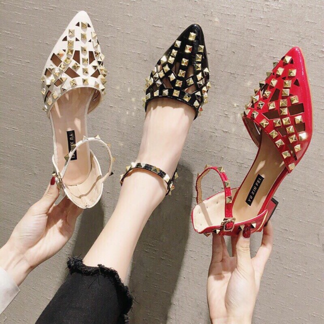 Giày đinh còn size 35-36 đen