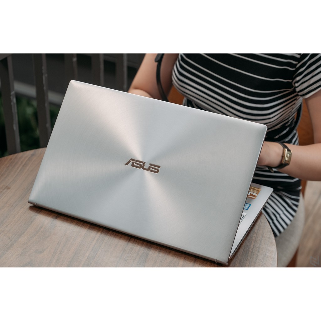 Máy tính Asus ZenBook 15 UX533FD (Core i5-8265U 8CPU, DDR4 8GB, SSD 256GB, GeForce GTX 1050 Max-Q, MH 15.6' FHD)