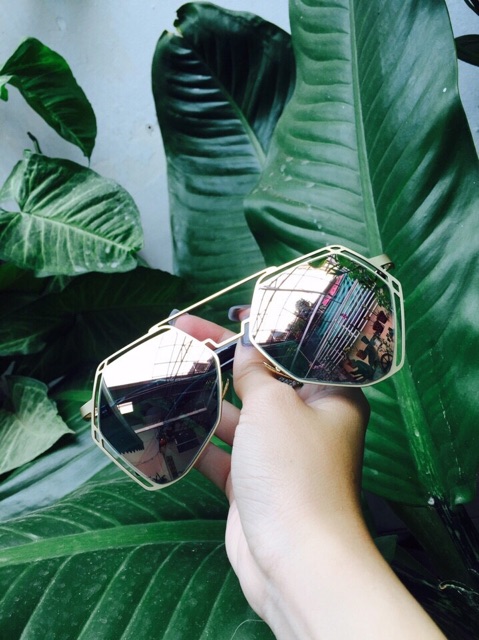 Mắt kính kim cương hồng