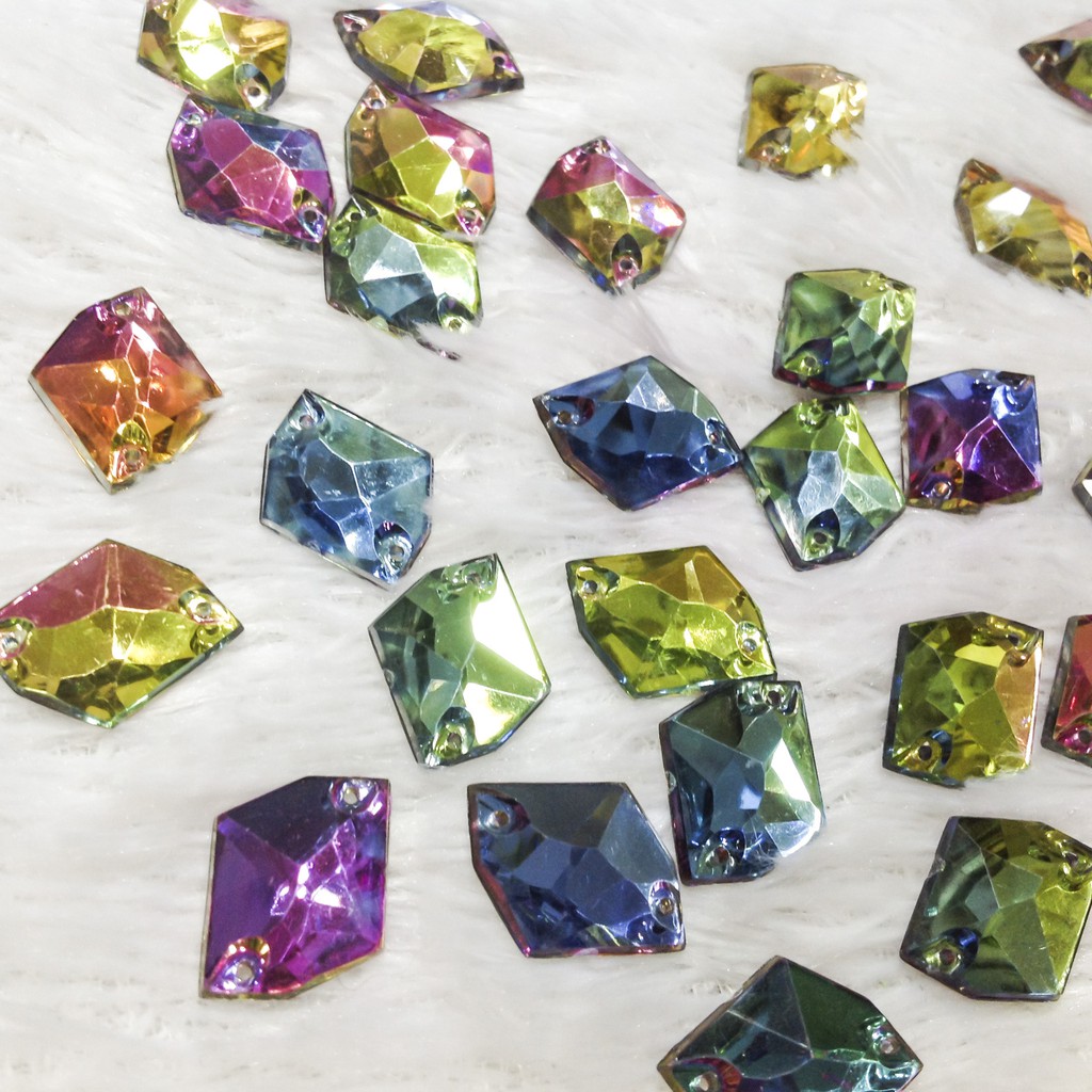 Hạt đá acrylic kết áo tráng gương ánh 7 màu đính áo hình thoi nhiều giác lấp lánh size 2cm