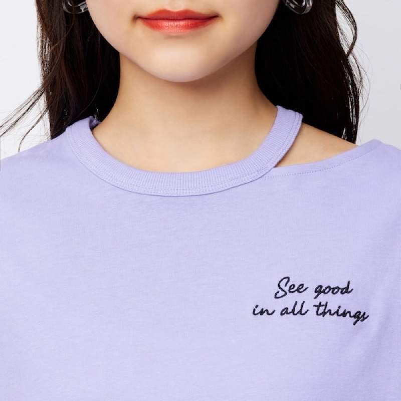 Áo phông ngắn tay bé gái tuổi teen hở vai See good in All thing xinh xắn của GU - Nhật