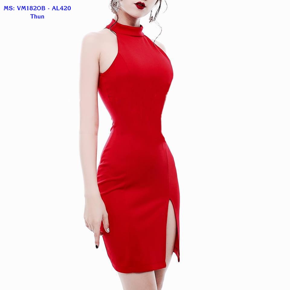 Đầm Body Thiết Kế Cổ Yếm Xẻ Đùi
