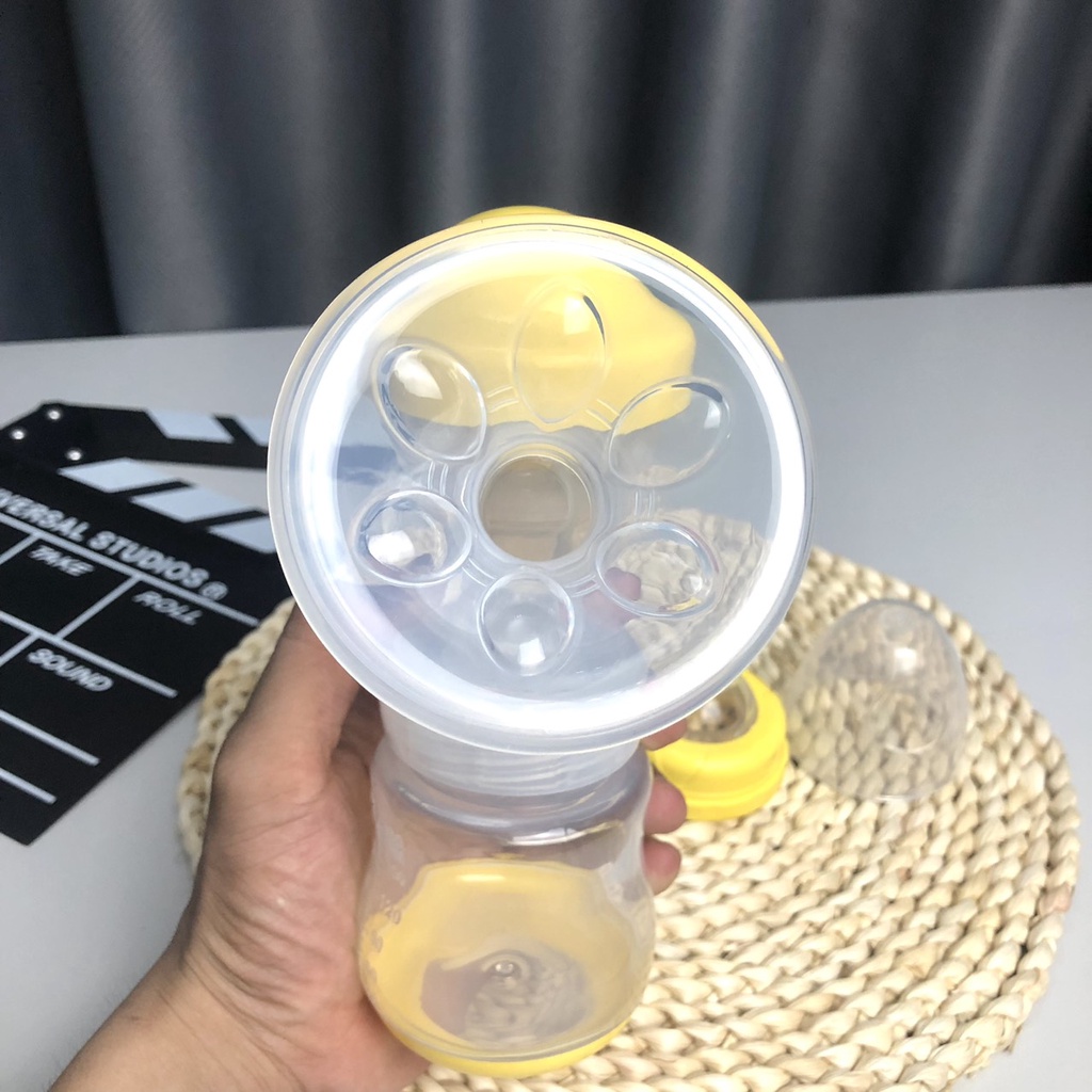 Máy hút sữa cầm tay Pigeon 180ml kèm núm ti hàng xuất Nhật