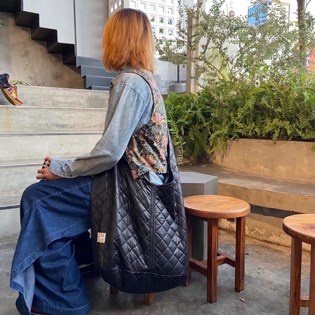 Túi đeo chéo nam nữ vải phao chần bông OM.stu size lớn - THANH THẢO BAG