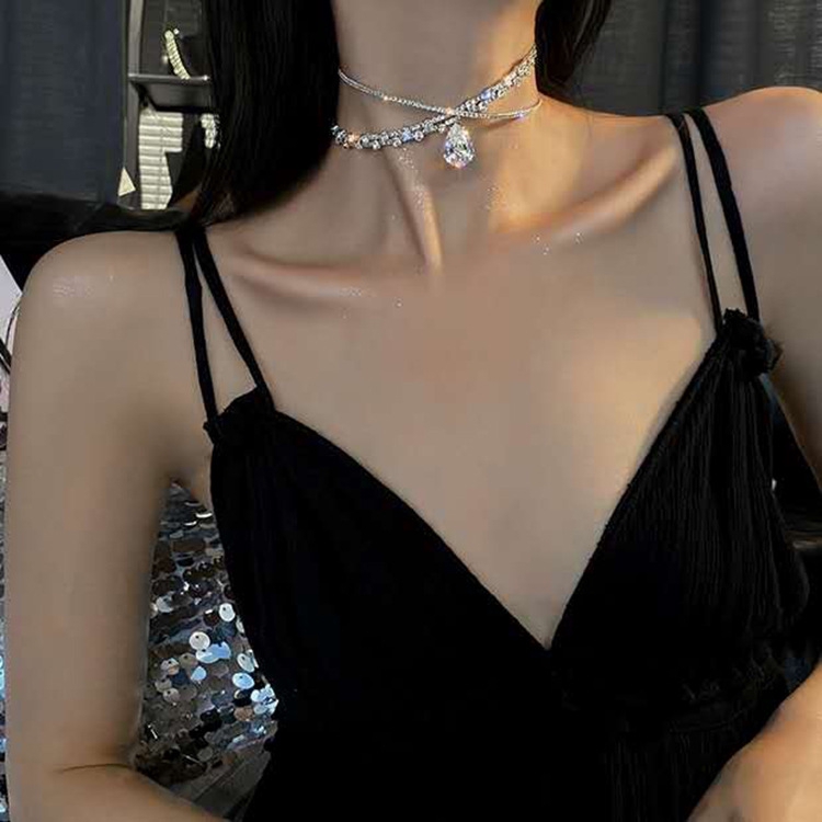 Vòng Cổ Choker Mặt Thánh Giá Đính Đá Zircon