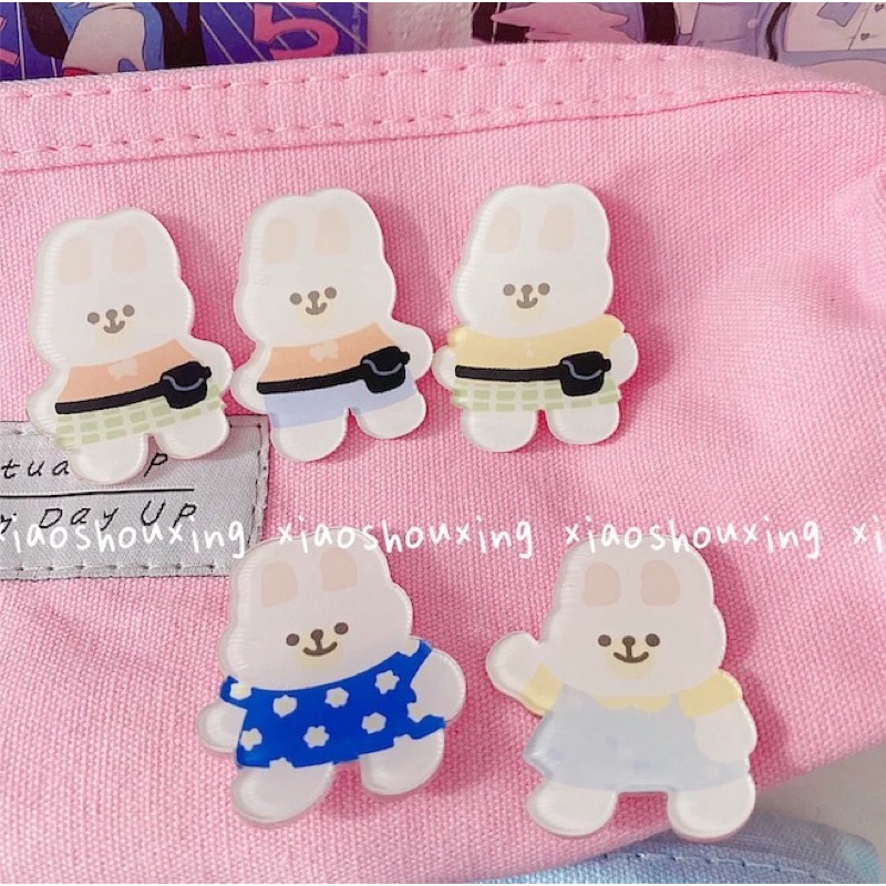 Huy hiệu cài áo thỏ đáng yêu