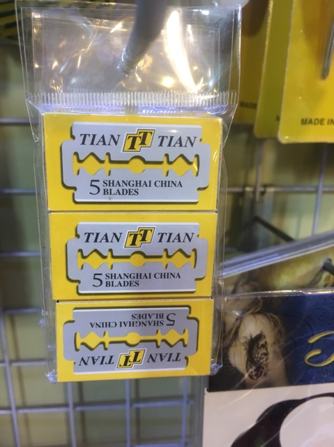 Lưỡi lam trắng