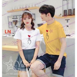 Áo đôi bàn tay tim đỏ