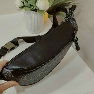 Túi Coach bao tử độc đáo 😍