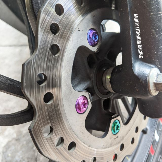Ốc Titanium (size 6ly mẫu 3D  )