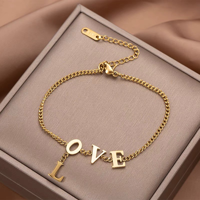 Vòng đeo tay bằng thép titan mạ vàng 18k mặt hình chữ love đơn giản xinh xắn cho nữ