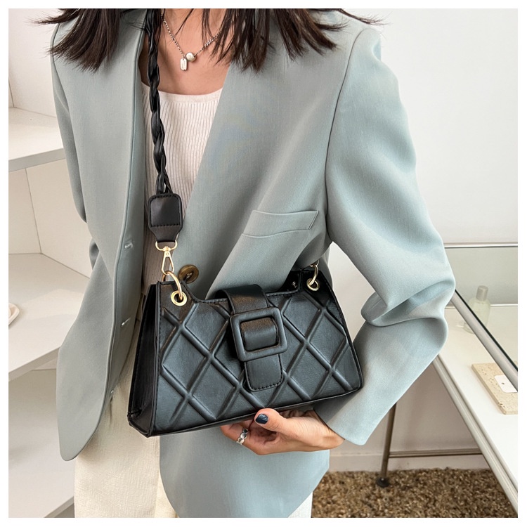 Túi xách nữ đeo chéo họa tiết caro chéo nổi lên dây đeo xoắn cá tính ngăn có dây kéo, có hai màu đen và trắng