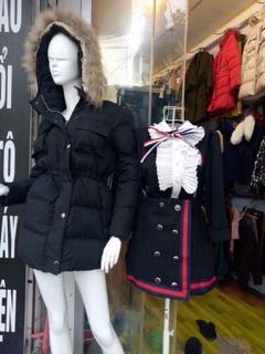 Set áo + chân váy gucci
