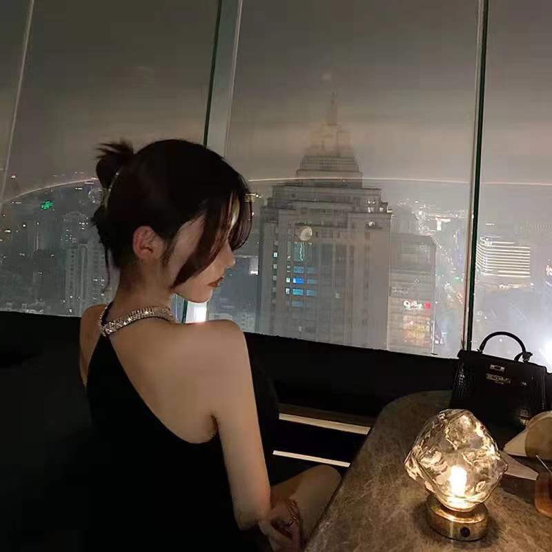 Váy nhung cổ yếm đính ngọc dáng A
