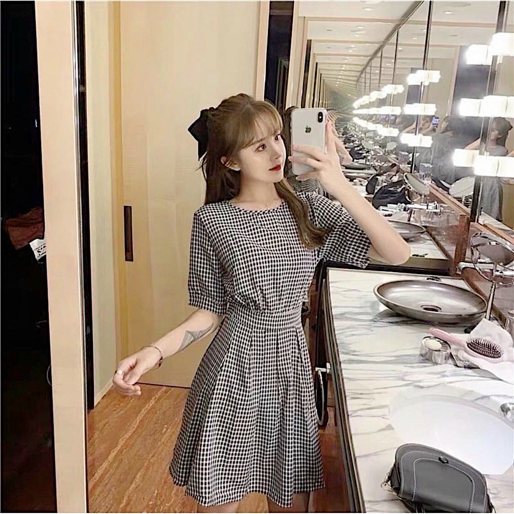 Đầm váy freesize caro đen form ngắn nút sau