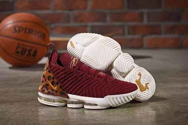 Giày bóng rổ Lebron 16 King