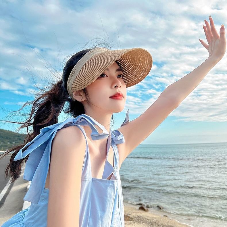 Mũ Cói Du Lịch Hở Chóp Đầu Phối Vòng Màu Kem Thêu Chữ P2160