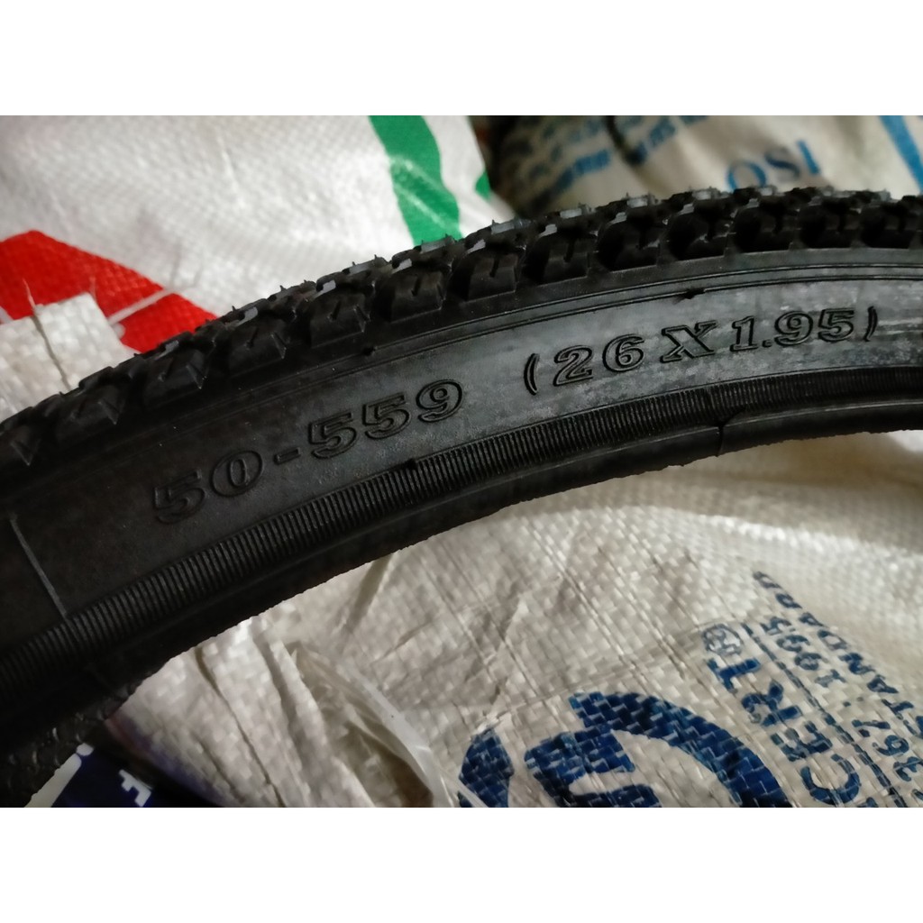 VỎ  XE ĐẠP ĐỊA HÌNH 26X1.95 SAO VÀNG