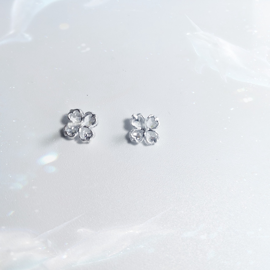 Khuyên tai bạc khuyen tai cỏ 4 lá nạm đá sáng lấp lánh Van Jewelry V10042