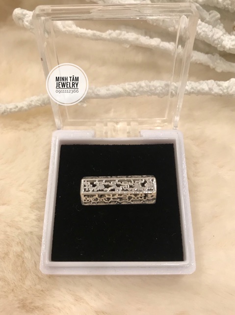 Charm ống lục giác dài khắc chữ bạc S925