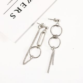 Khuyên tai cọc cạch cá tính