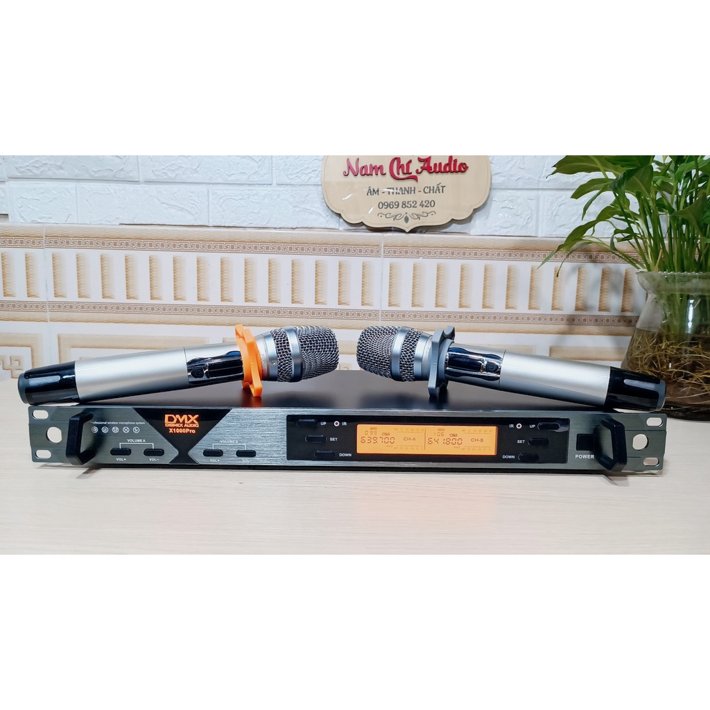Micro không dây DMX 1000 karaoke nhẹ hút míc chống rú rít tốt tiết kiệm pin