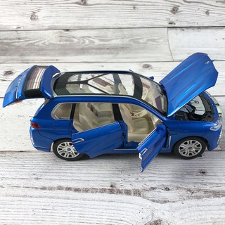 Mô hình xe ô tô BMW X7 tỉ lệ 1:24 hãng Chezhi chất liệu hợp kim, thiết kế tinh xảo. Món quà cực đẹp để trưng bày
