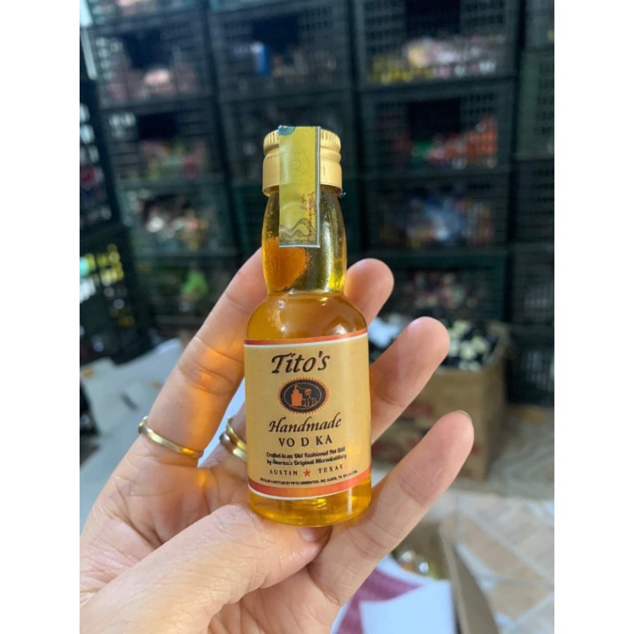 đồ trang trí bánh sinh nhật [FREESHIP❤️] bình mô phỏng voddka tito's có chất lỏng