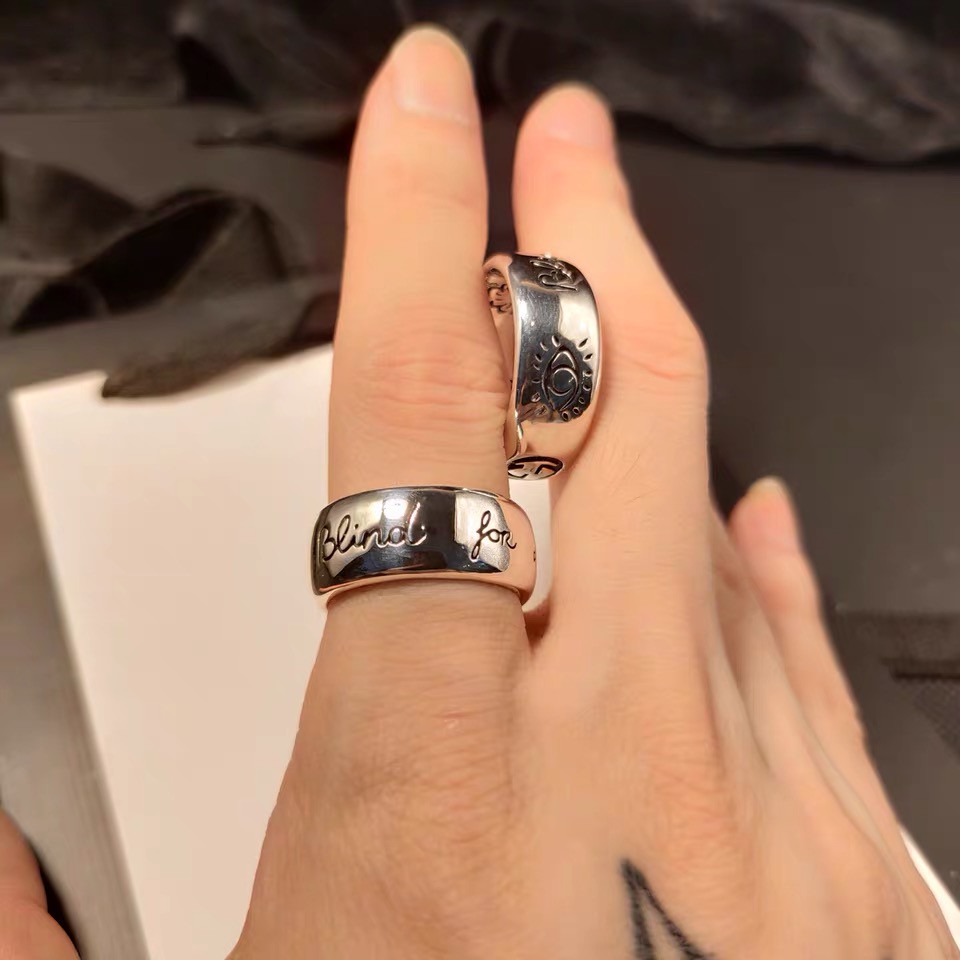 Nhẫn Đeo Tay Bản Rộng 4 / 9mm In Logo love Fearless Thời Trang Tinh Tế Cho Nam Và Nữ