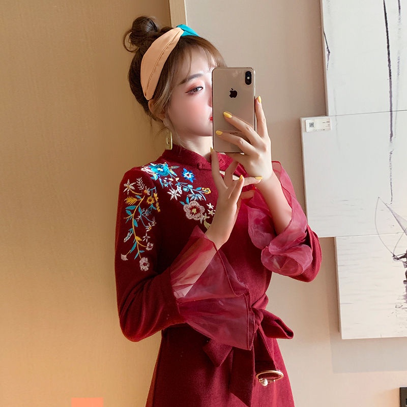 Đầm sườn xám cách tân tay dài màu đỏ rượu vang phong cách Trung Hoa cổ điển trẻ trung cho nữ