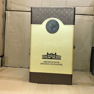 Hộp da đựng chai rượu cao cấp có logo ( đôi vàng logo )