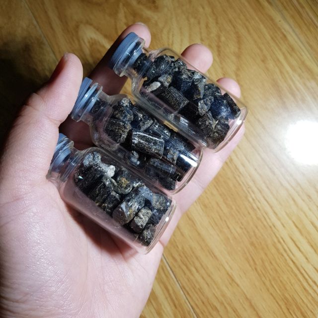 Tourmaline đen thô dùng trong thanh tẩy bài Tarot, thiền định, phong thủy | BigBuy360 - bigbuy360.vn