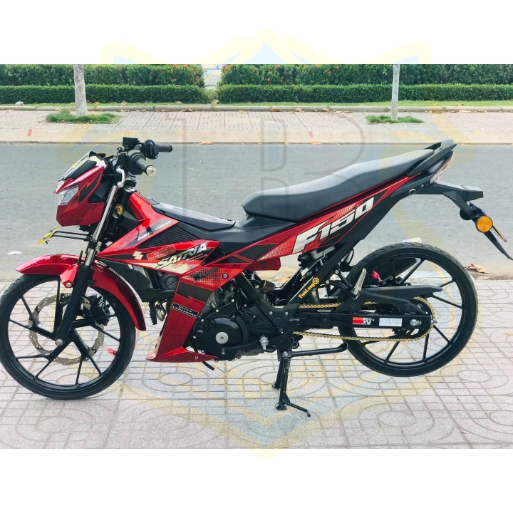 ( Quí khách vui lòng mang ra tiệm cho thợ dán ) Tem satria fi chất liệu crom đỏ