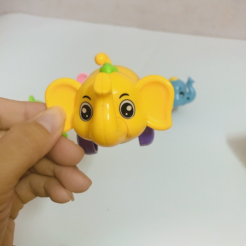 Với con chạy cót ngộ nghĩnh