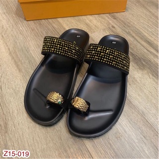 Dép xỏ ngón quai ngang đính đá màu vàng