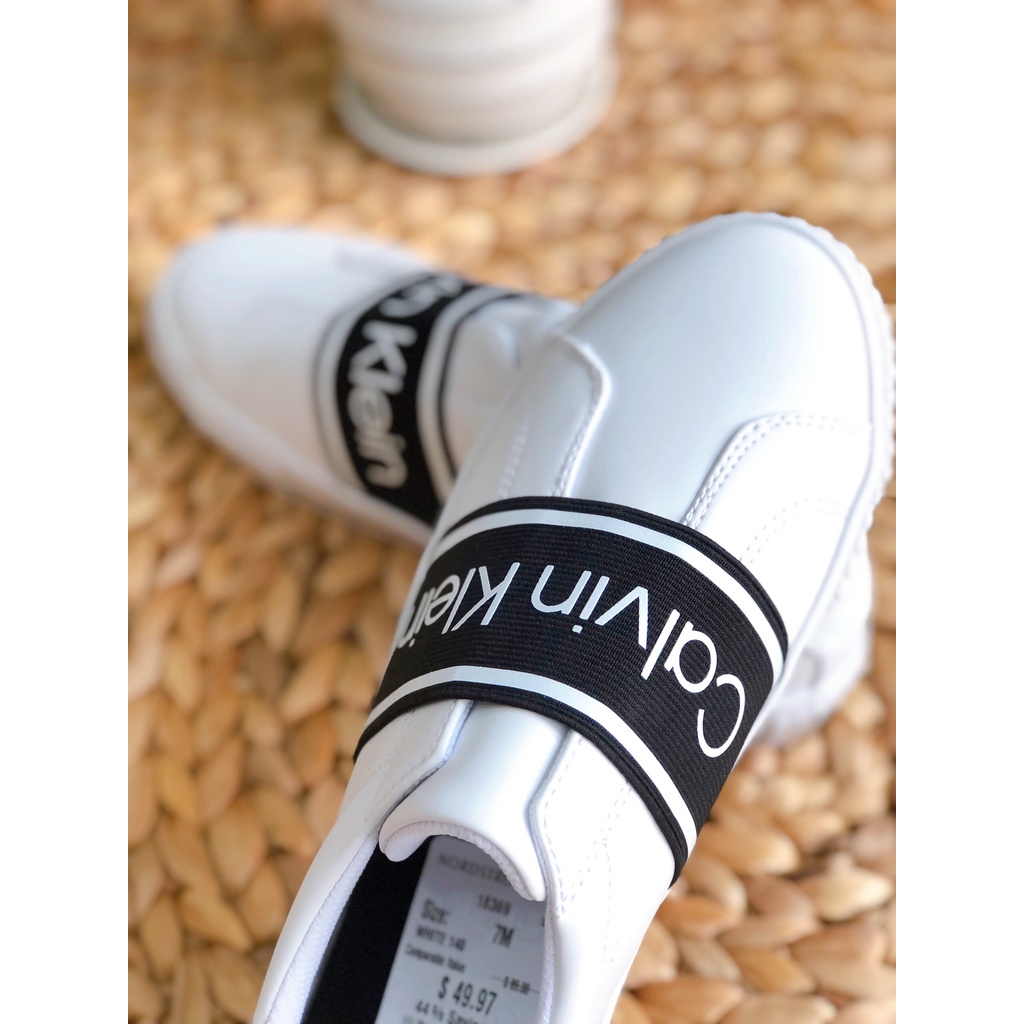 Săn sale hãng Giày NỮ Calvin Klein trắng hoạ tiết chữ đen siêu đẹp size 7M - 37.5VN