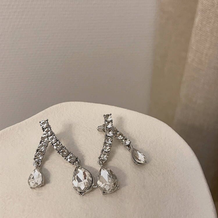 Vòng cổ Mặt Hình Giọt Nước Đính Ngọc Trai Lấp Lánh Thời Trang Cho Nữ