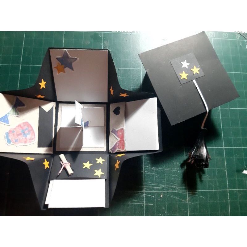 5010 love box handmade gắn hình mũ tốt nghiệp