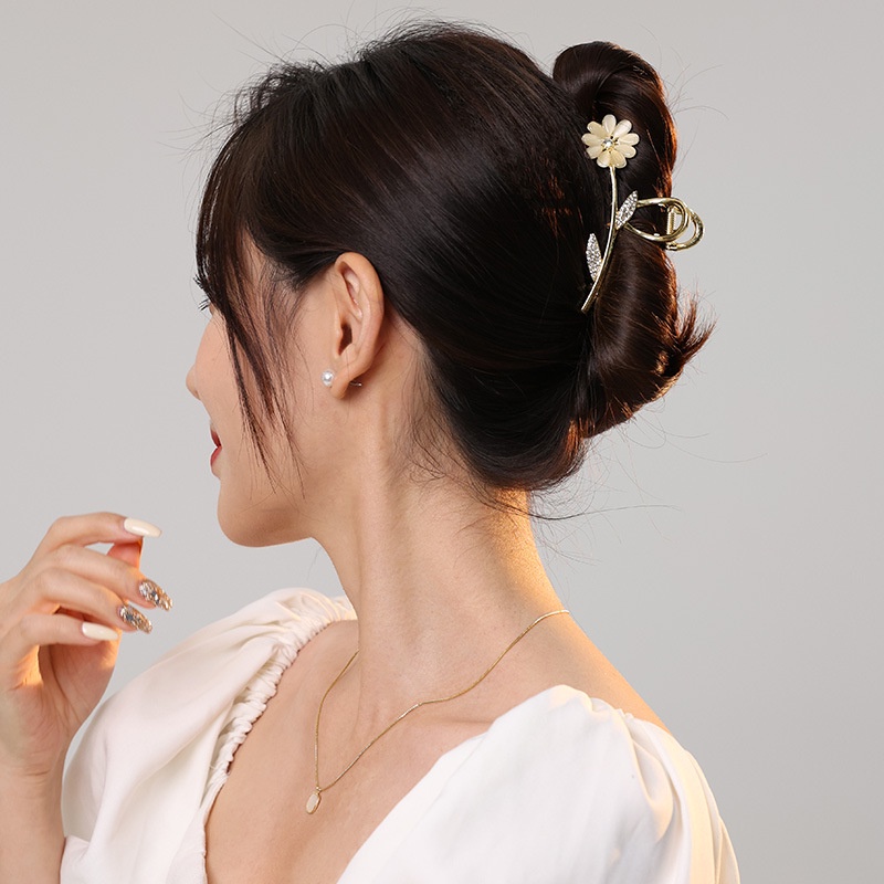 Kẹp Tóc Hình Hoa Cúc Đính Đá Xinh Xắn Cho Nữ