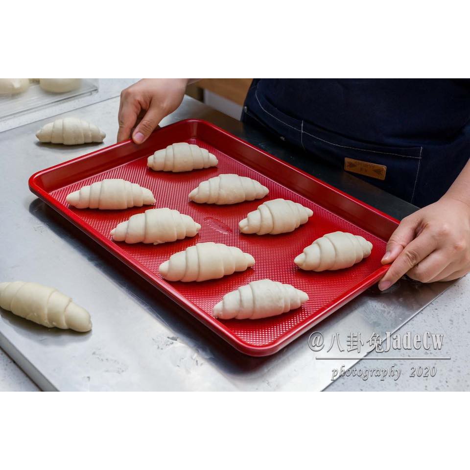 Khay Nướng Bánh Chữ Nhật Đỏ Breadleaft (39*28*3cm)