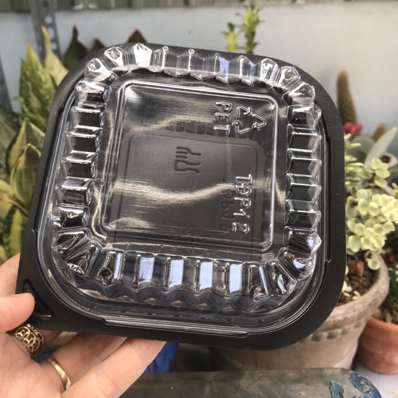 Set 100 hộp nhựa đế đen vuông ht12 kèm luôn nắp dùng 1 lần