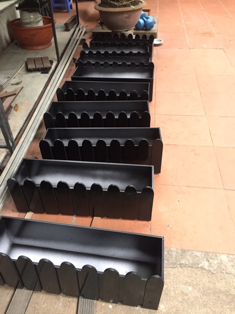 Chậu trồng cây composite mầu đen