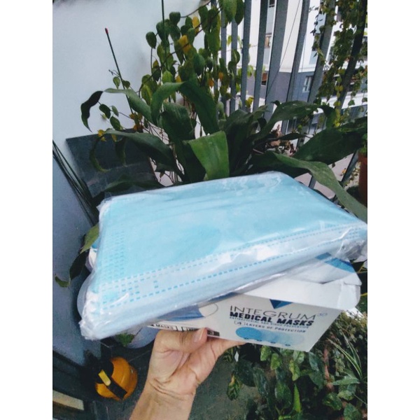 Hộp 50 khẩu trang y tế 4 lớp kháng khuẩn