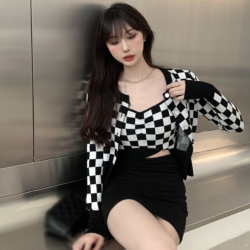 Áo Croptop Hai Dây Mỏng Nhẹ Ôm Dáng Họa Tiết Kẻ Sọc Caro Gợi Cảm Cho Nữ