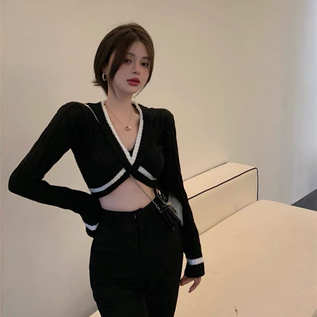 Áo len croptop vặn thừng cổ chéo chữ V viền tương phản màu thiết kế gợi cảm